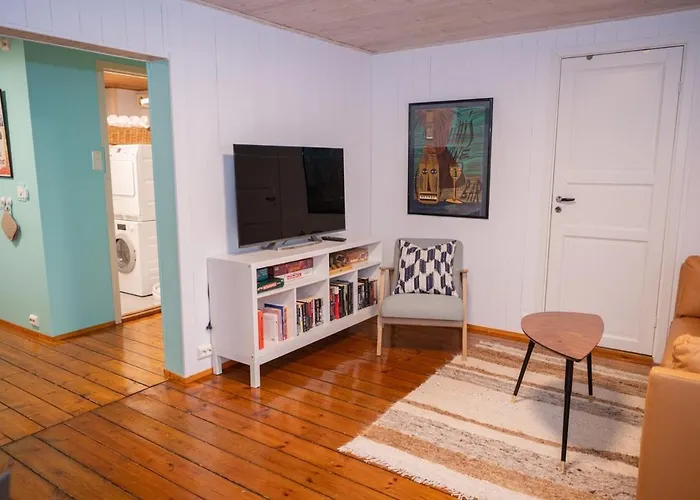 Modern 2br Apartment, Walk To & Harbour